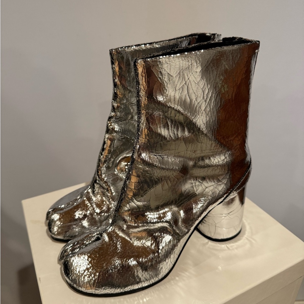 Maison Margiela Silver Tabi Boots with Chunky Block Heel - Picture 5 of 8